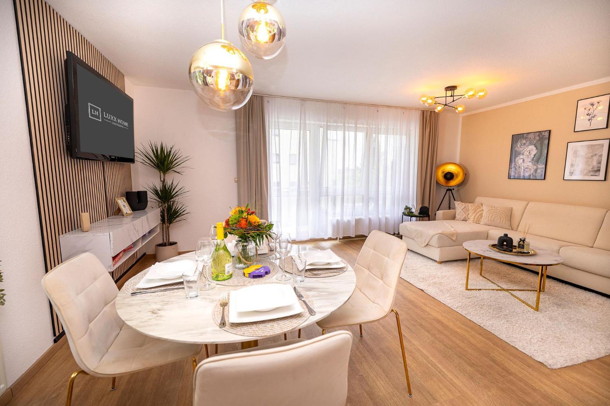 Luxx Home Bc, Zentral - Fuer 4 Personen - Balkon - Parken - Voll Ausgestattete Kueche Biberach an der Riss Exterior photo
