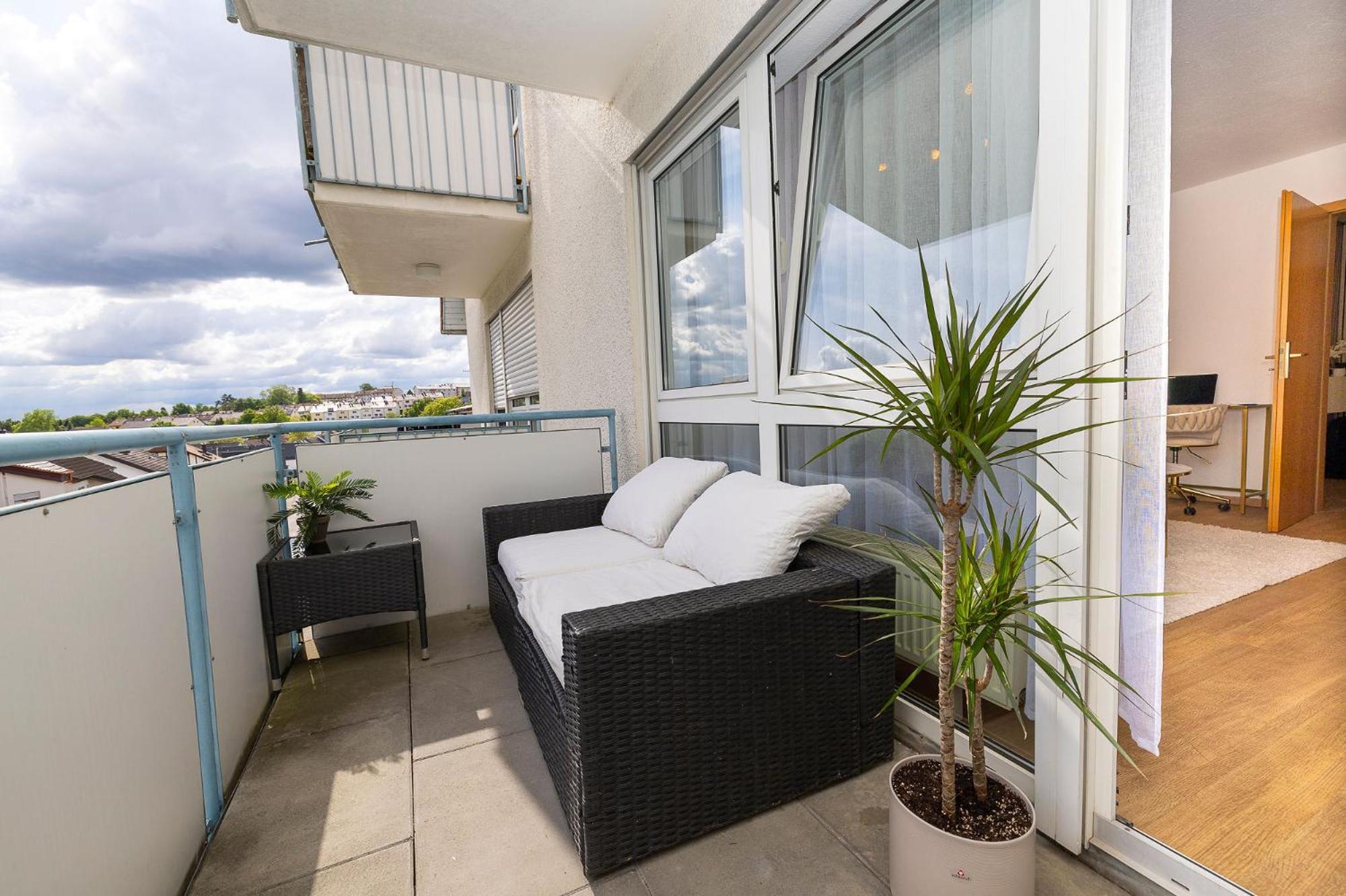 Luxx Home Bc, Zentral - Fuer 4 Personen - Balkon - Parken - Voll Ausgestattete Kueche Biberach an der Riss Exterior photo