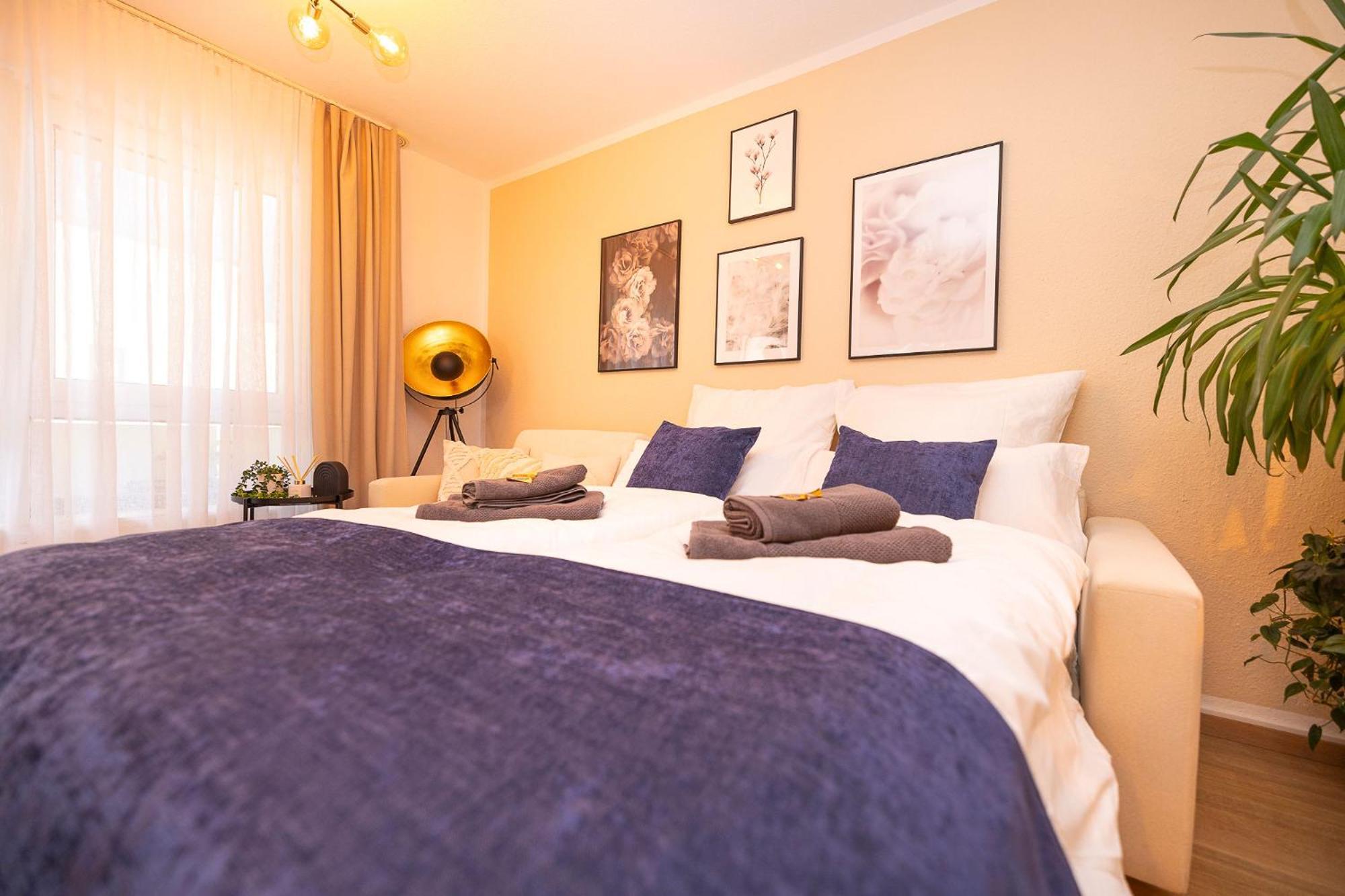 Luxx Home Bc, Zentral - Fuer 4 Personen - Balkon - Parken - Voll Ausgestattete Kueche Biberach an der Riss Exterior photo